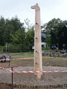 eine Stele
