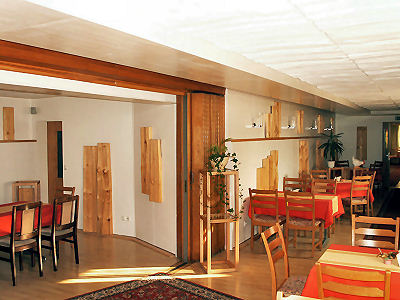 gestaltete Gastst�tte Innenansicht mit viel Holz